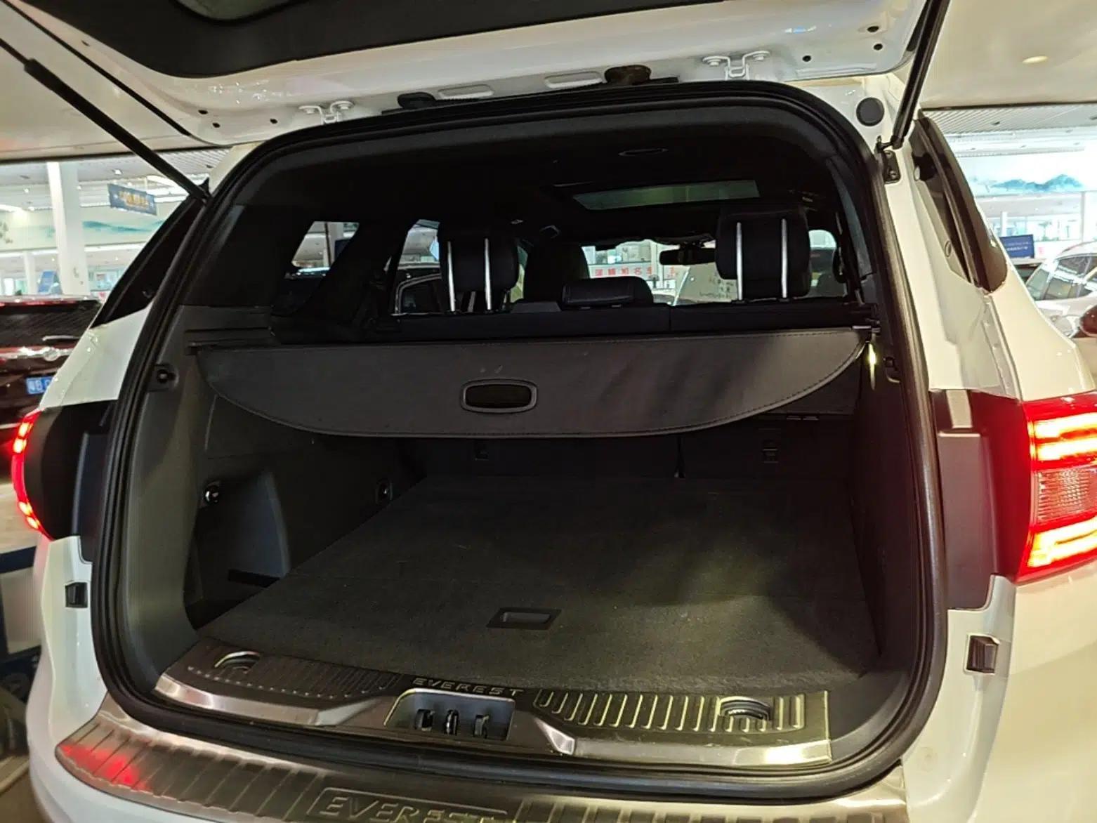 Ford Everest 2017 2.0T Gasoline Automatic 4x4 Luxury Edition 5 Seats — миниатюра 22