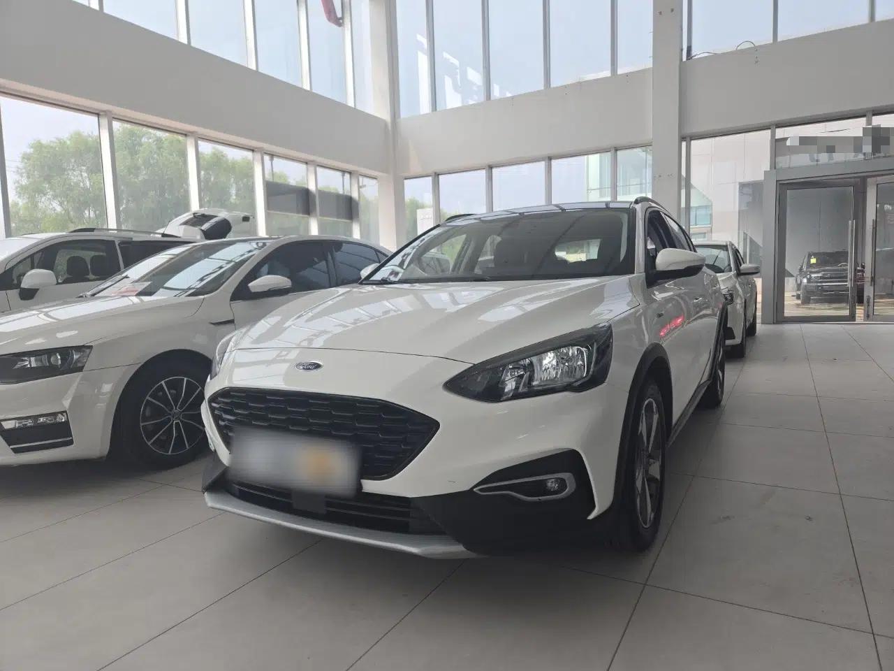 Ford Focus Active 2020 EcoBoost 180 Automatic Trendy Model — миниатюра 1
