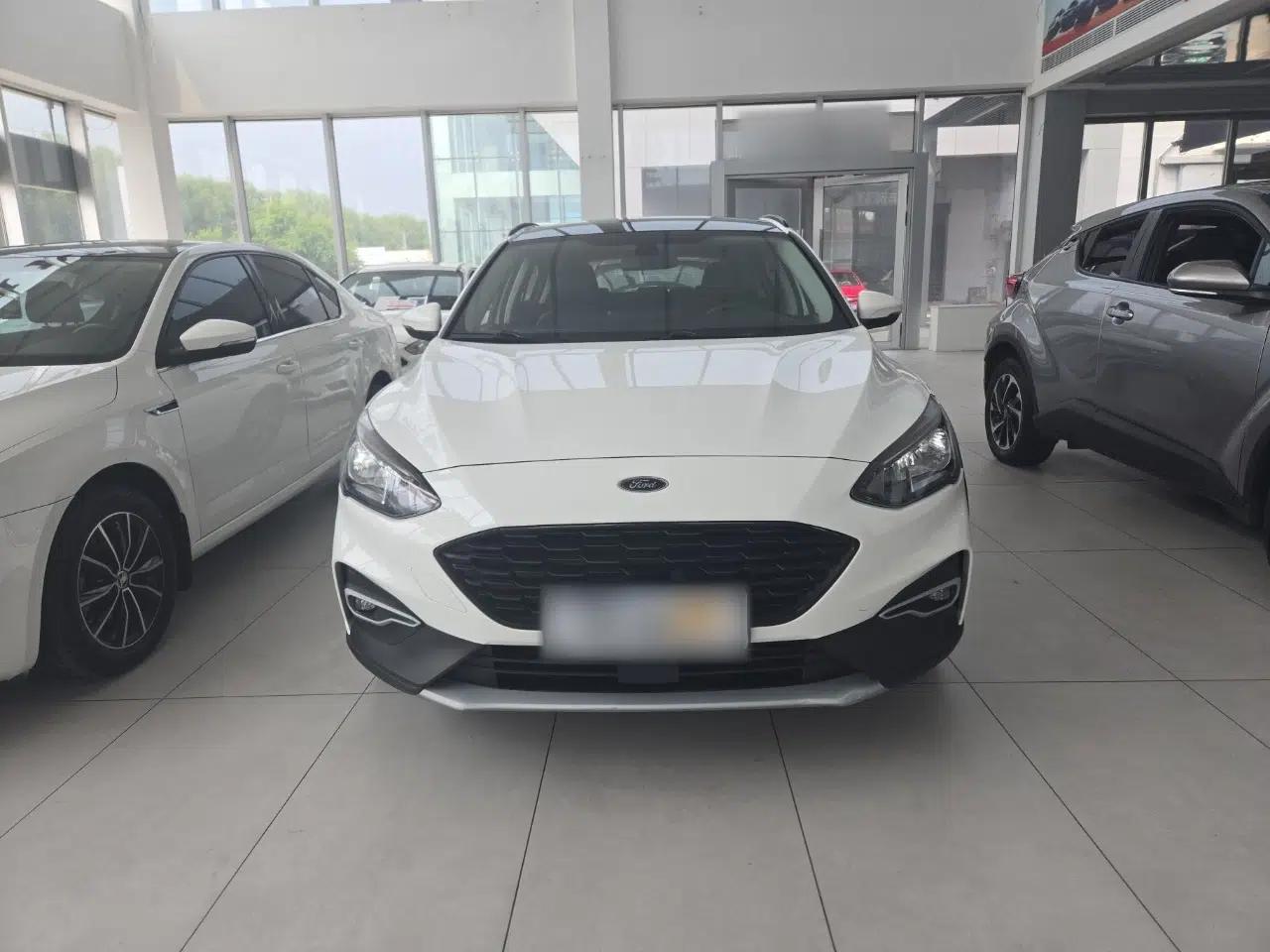 Ford Focus Active 2020 EcoBoost 180 Automatic Trendy Model — миниатюра 2