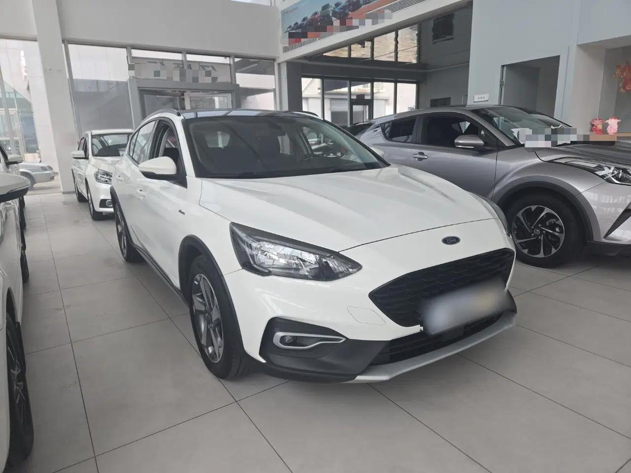 Ford Focus Active 2020 EcoBoost 180 Automatic Trendy Model — миниатюра 3