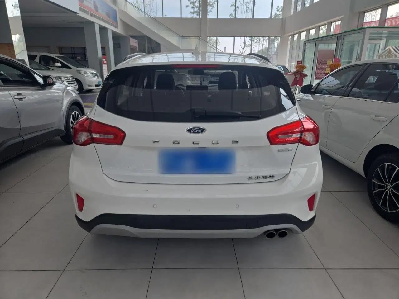 Ford Focus Active 2020 EcoBoost 180 Automatic Trendy Model — миниатюра 5