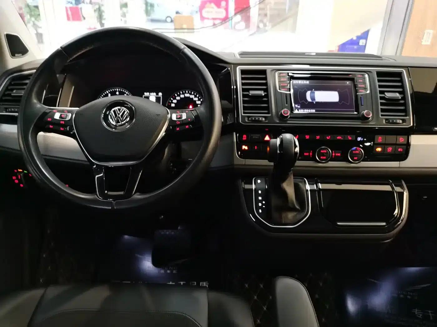 Multivan 2017 2.0TSI 4WD Premium Edition 7-Seater — миниатюра 12