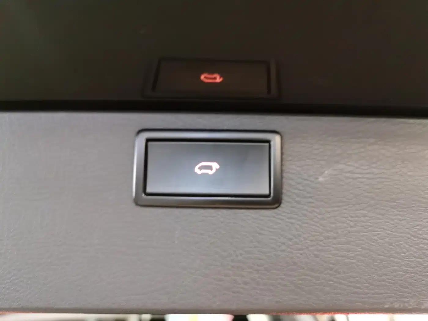 Multivan 2017 2.0TSI 4WD Premium Edition 7-Seater — миниатюра 14