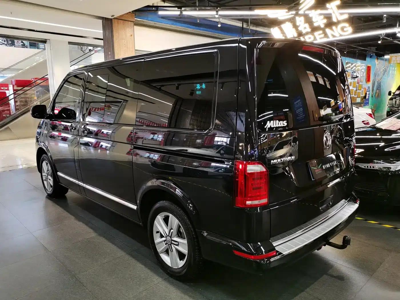 Multivan 2017 2.0TSI 4WD Premium Edition 7-Seater — миниатюра 3