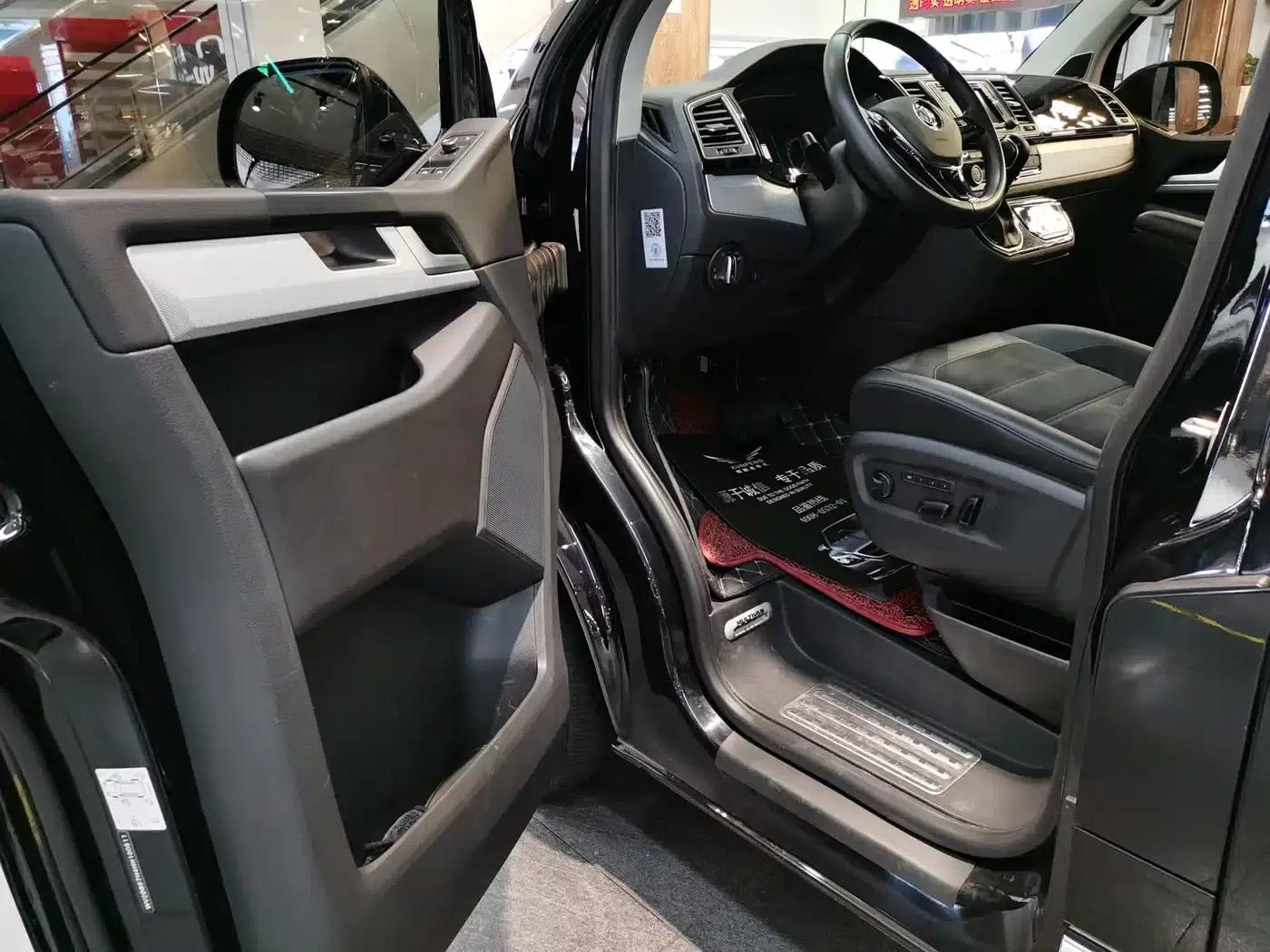Multivan 2017 2.0TSI 4WD Premium Edition 7-Seater — миниатюра 5