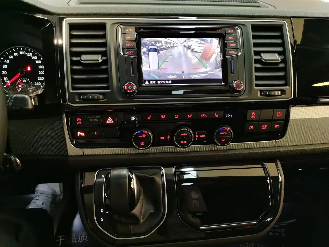 Multivan 2017 2.0TSI 4WD Premium Edition 7-Seater — миниатюра 7