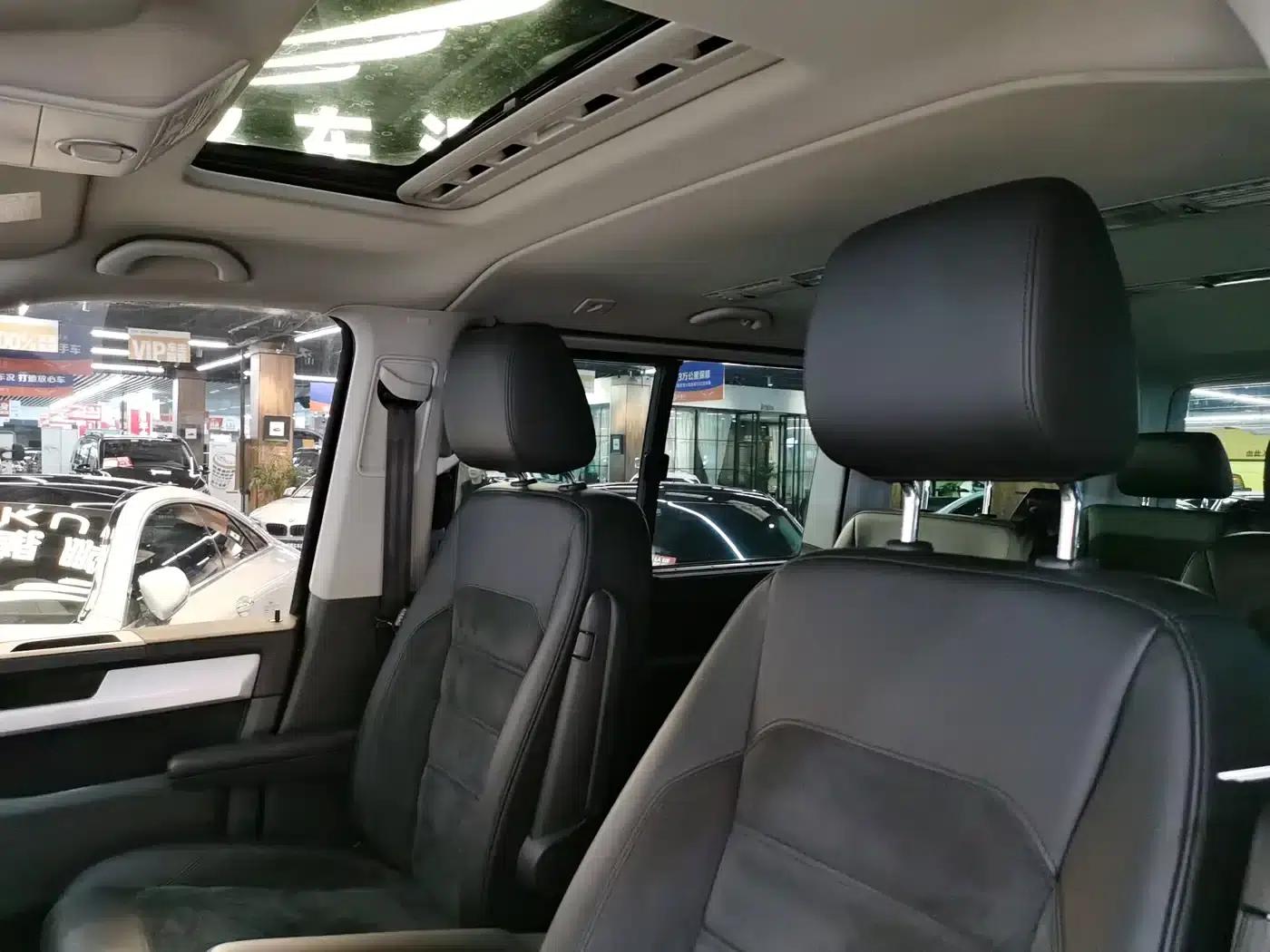 Multivan 2017 2.0TSI 4WD Premium Edition 7-Seater — миниатюра 8