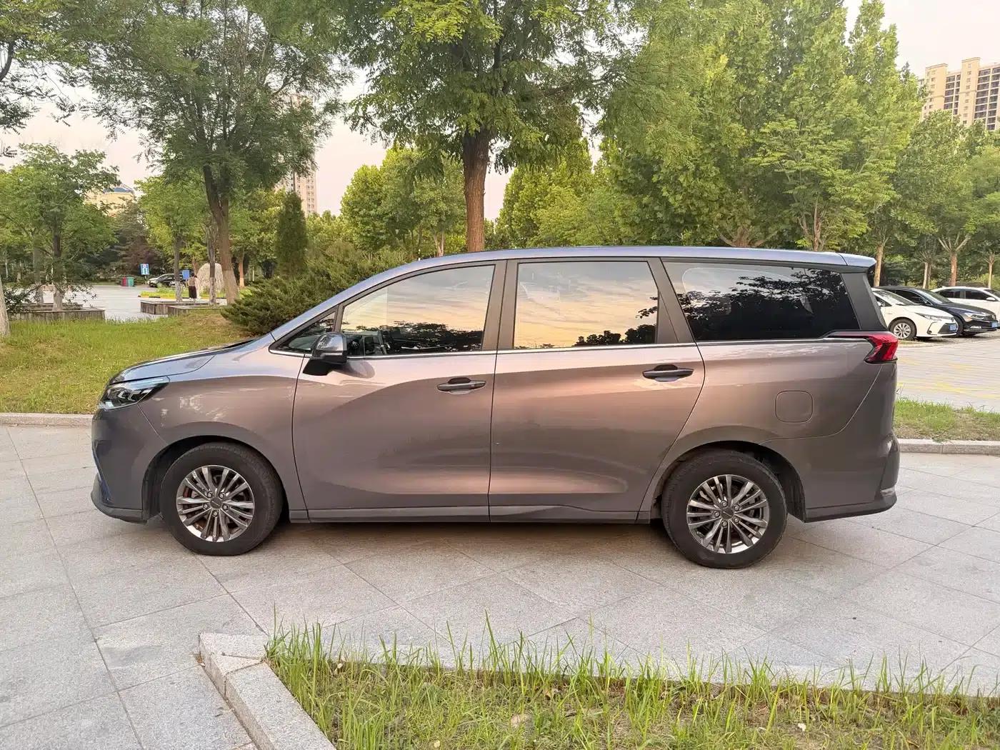 SAIC MAXUS EUNIQ 5 2020 1.3T PLUG IN Elite Edition — миниатюра 3