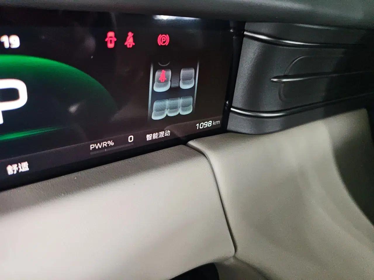 Hongqi HS6 PHEV 2026 240 Smart Hybrid Version — миниатюра 11