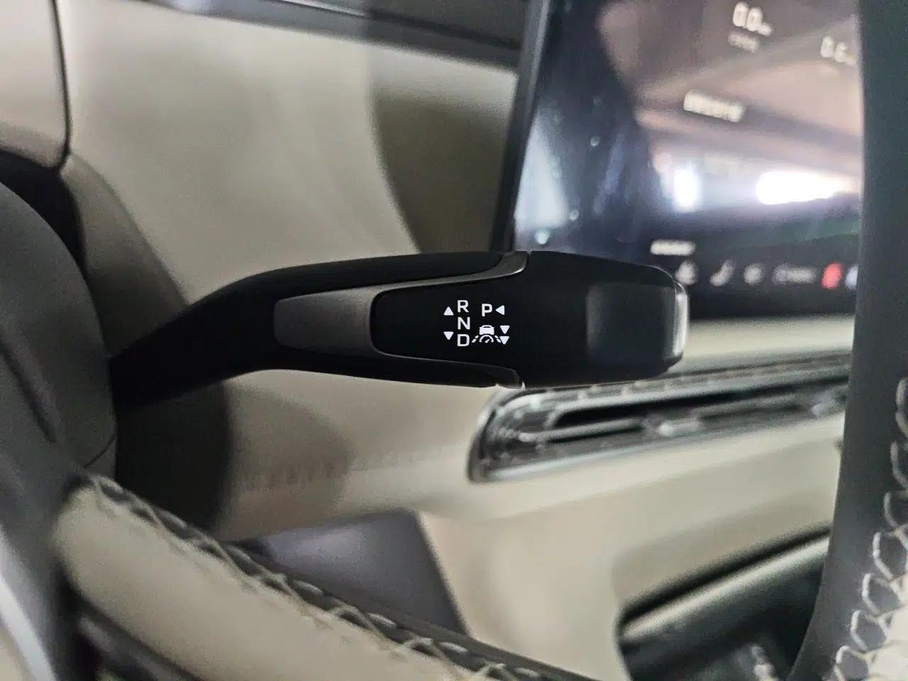 Hongqi HS6 PHEV 2026 240 Smart Hybrid Version — миниатюра 13