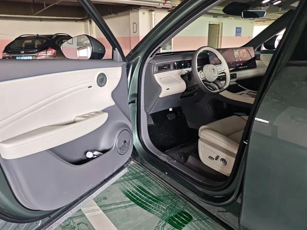 Hongqi HS6 PHEV 2026 240 Smart Hybrid Version — миниатюра 19