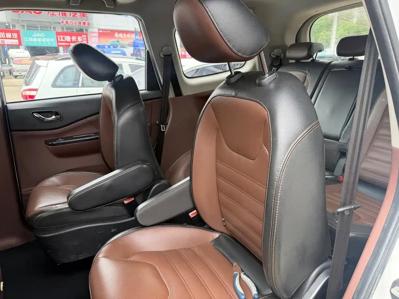 Fengxing SX6 2016 1.6L CVT Premium Edition — миниатюра 6