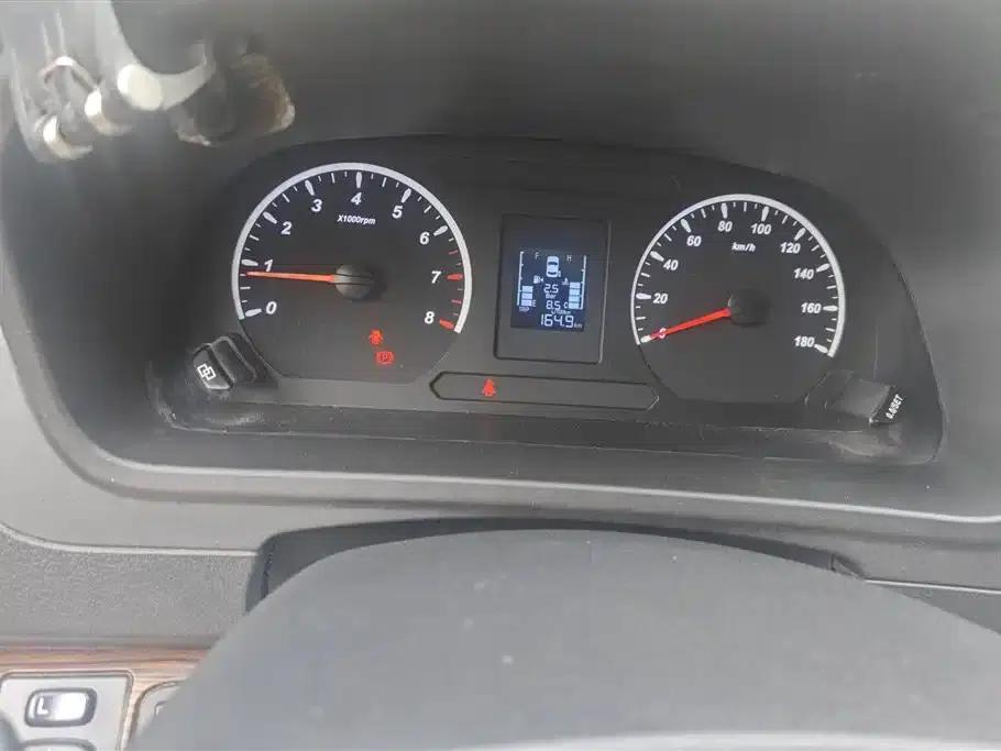 Lingzhi PLUS 2021 Touring Edition 2.0L Manual Deluxe 7-Seater — миниатюра 14