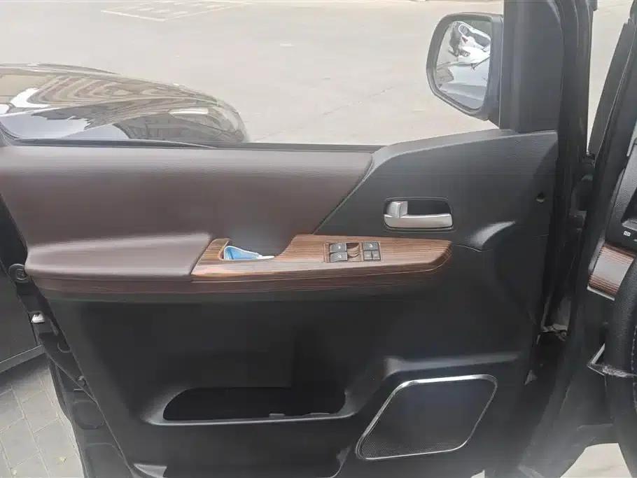 Lingzhi PLUS 2021 Touring Edition 2.0L Manual Deluxe 7-Seater — миниатюра 7
