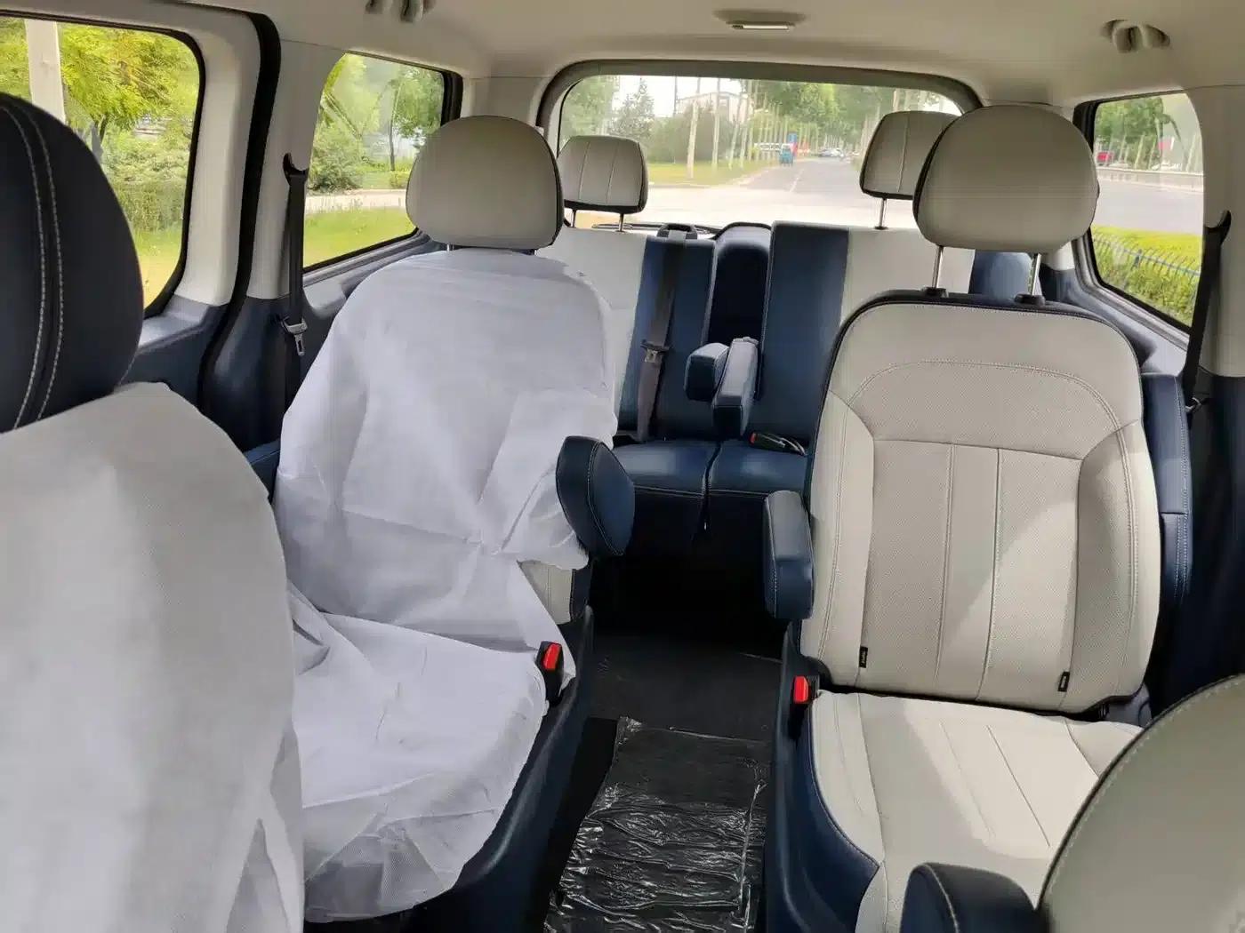 Lingzhi PLUS 2025 1.5T Manual Deluxe 7-Seater — миниатюра 11