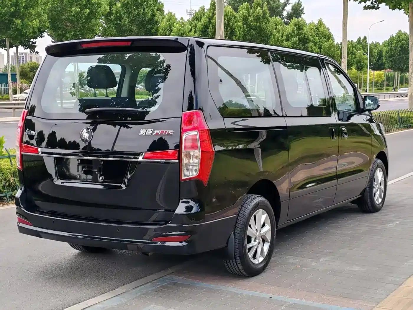 Lingzhi PLUS 2025 1.5T Manual Deluxe 7-Seater — миниатюра 4