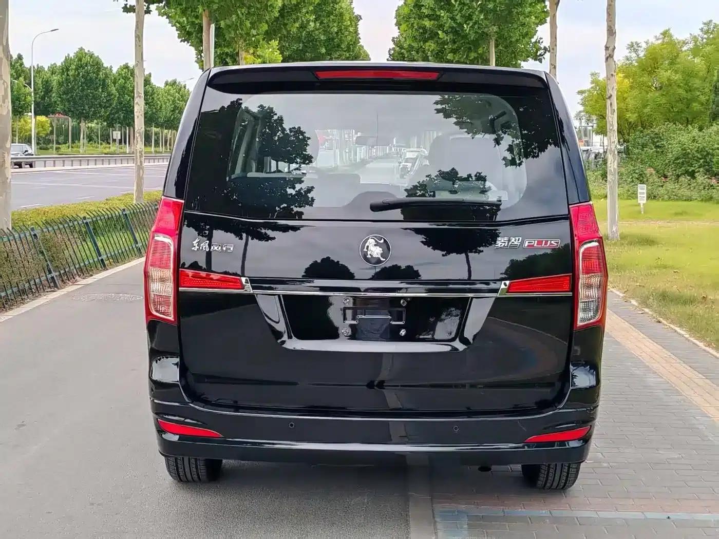 Lingzhi PLUS 2025 1.5T Manual Deluxe 7-Seater — миниатюра 5