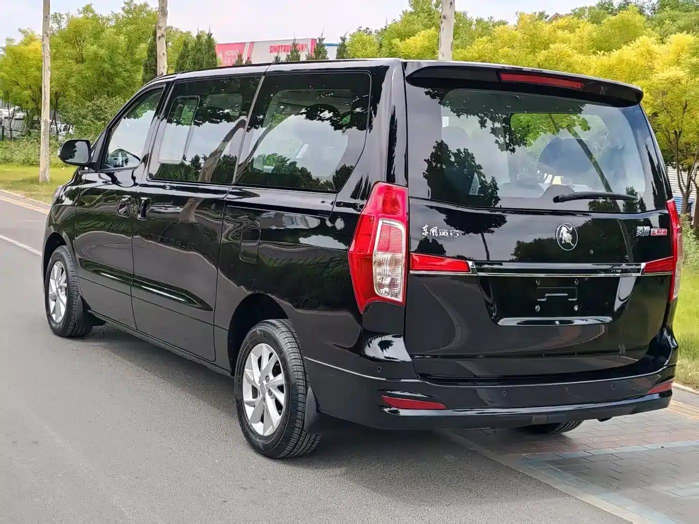 Lingzhi PLUS 2025 1.5T Manual Deluxe 7-Seater — миниатюра 6