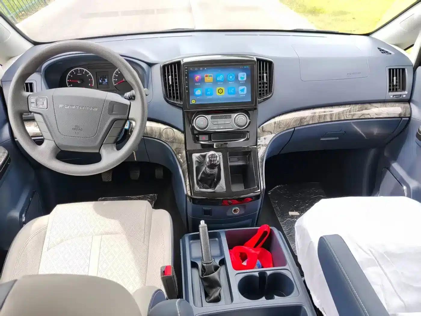 Lingzhi PLUS 2025 1.5T Manual Deluxe 7-Seater — миниатюра 7