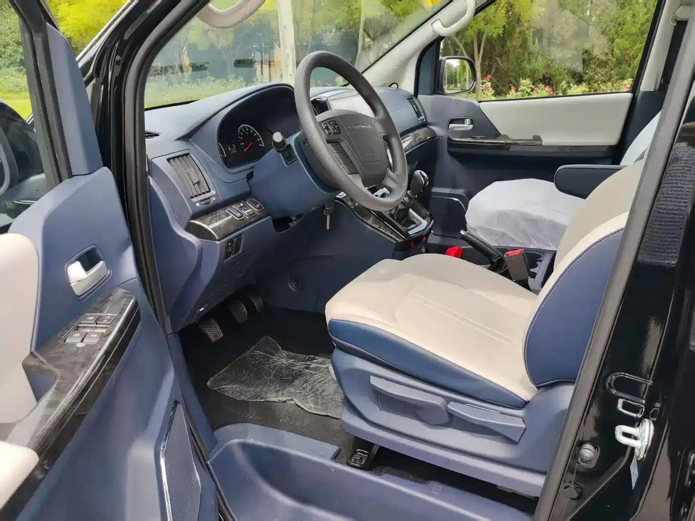 Lingzhi PLUS 2025 1.5T Manual Deluxe 7-Seater — миниатюра 8