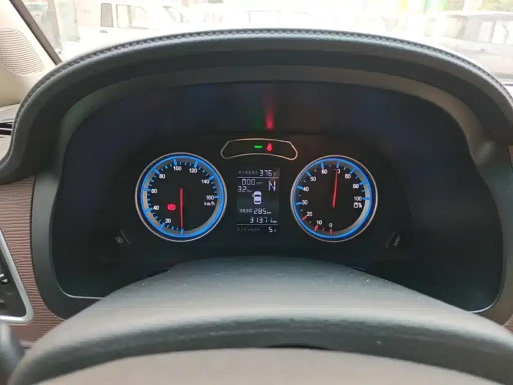 Lingzhi New Energy 2020 Long-Range Edition Comfort 7-Seater — миниатюра 12