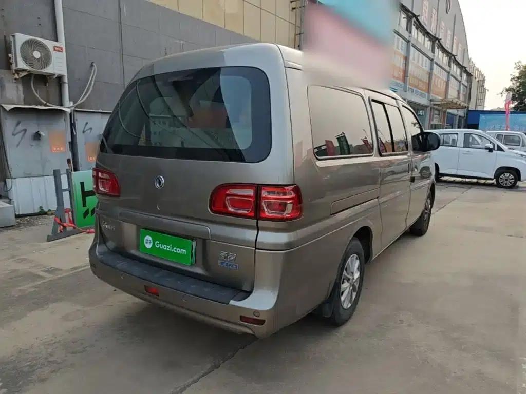 Lingzhi New Energy 2020 Long-Range Edition Comfort 7-Seater — миниатюра 7