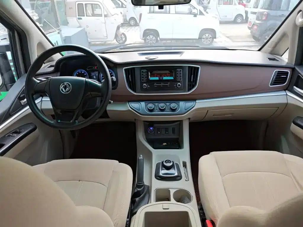Lingzhi New Energy 2020 Long-Range Edition Comfort 7-Seater — миниатюра 10