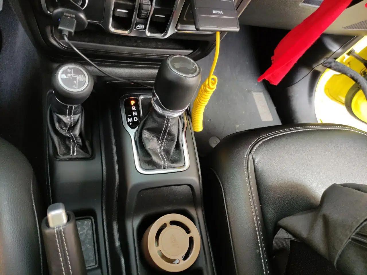Jeep Wrangler New Energy 2022 Four-Door 2.0T 4xe Sahara Fluorescent Yellow Limited Edition — миниатюра 14