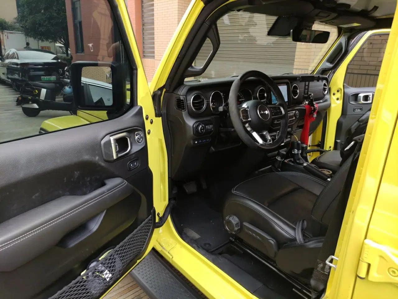 Jeep Wrangler New Energy 2022 Four-Door 2.0T 4xe Sahara Fluorescent Yellow Limited Edition — миниатюра 16