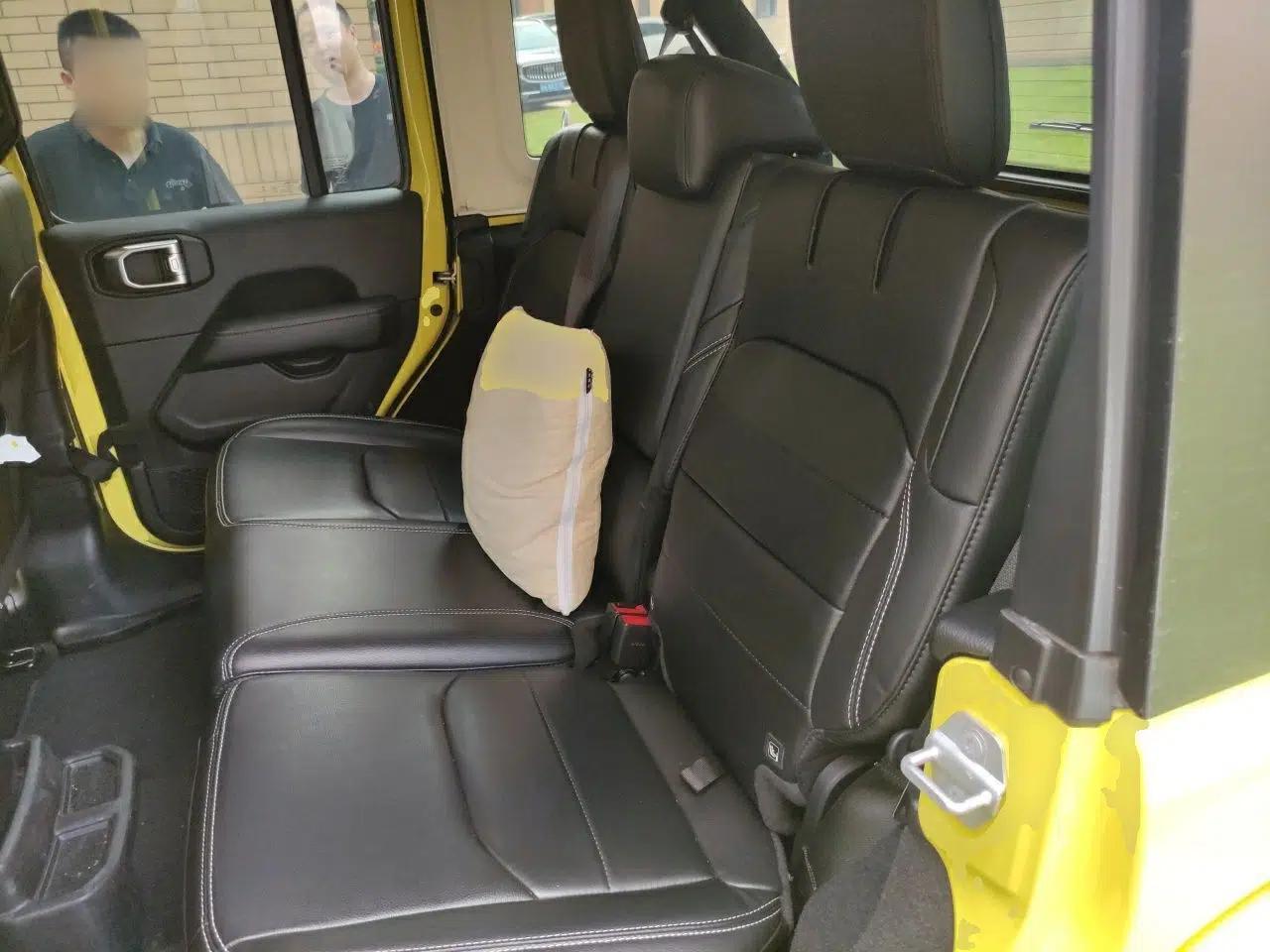 Jeep Wrangler New Energy 2022 Four-Door 2.0T 4xe Sahara Fluorescent Yellow Limited Edition — миниатюра 17