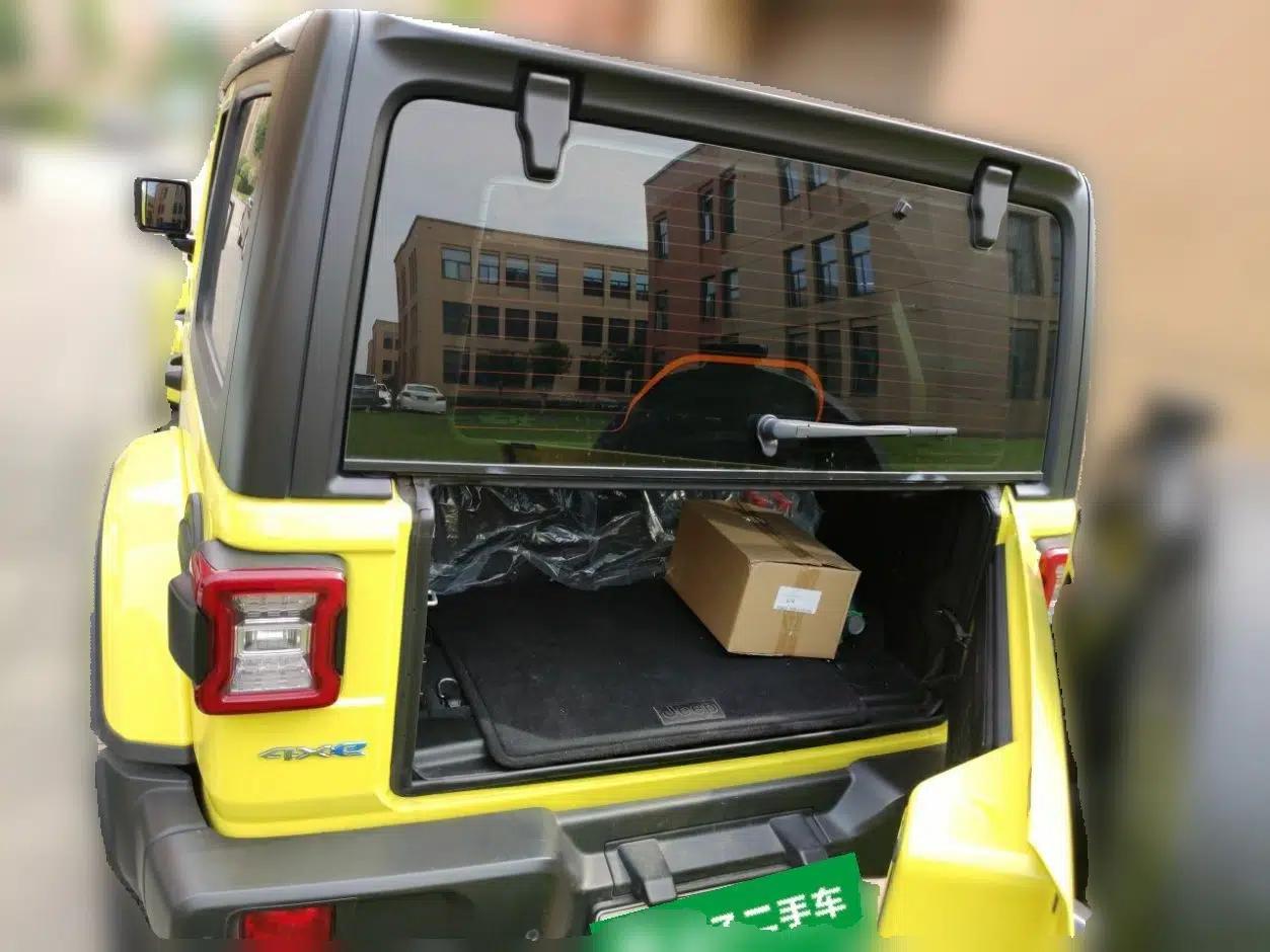 Jeep Wrangler New Energy 2022 Four-Door 2.0T 4xe Sahara Fluorescent Yellow Limited Edition — миниатюра 19