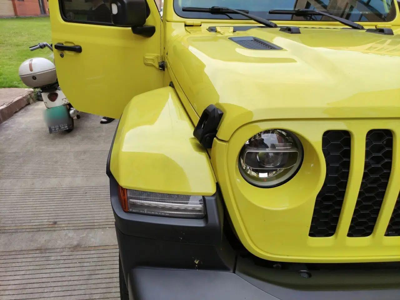 Jeep Wrangler New Energy 2022 Four-Door 2.0T 4xe Sahara Fluorescent Yellow Limited Edition — миниатюра 7