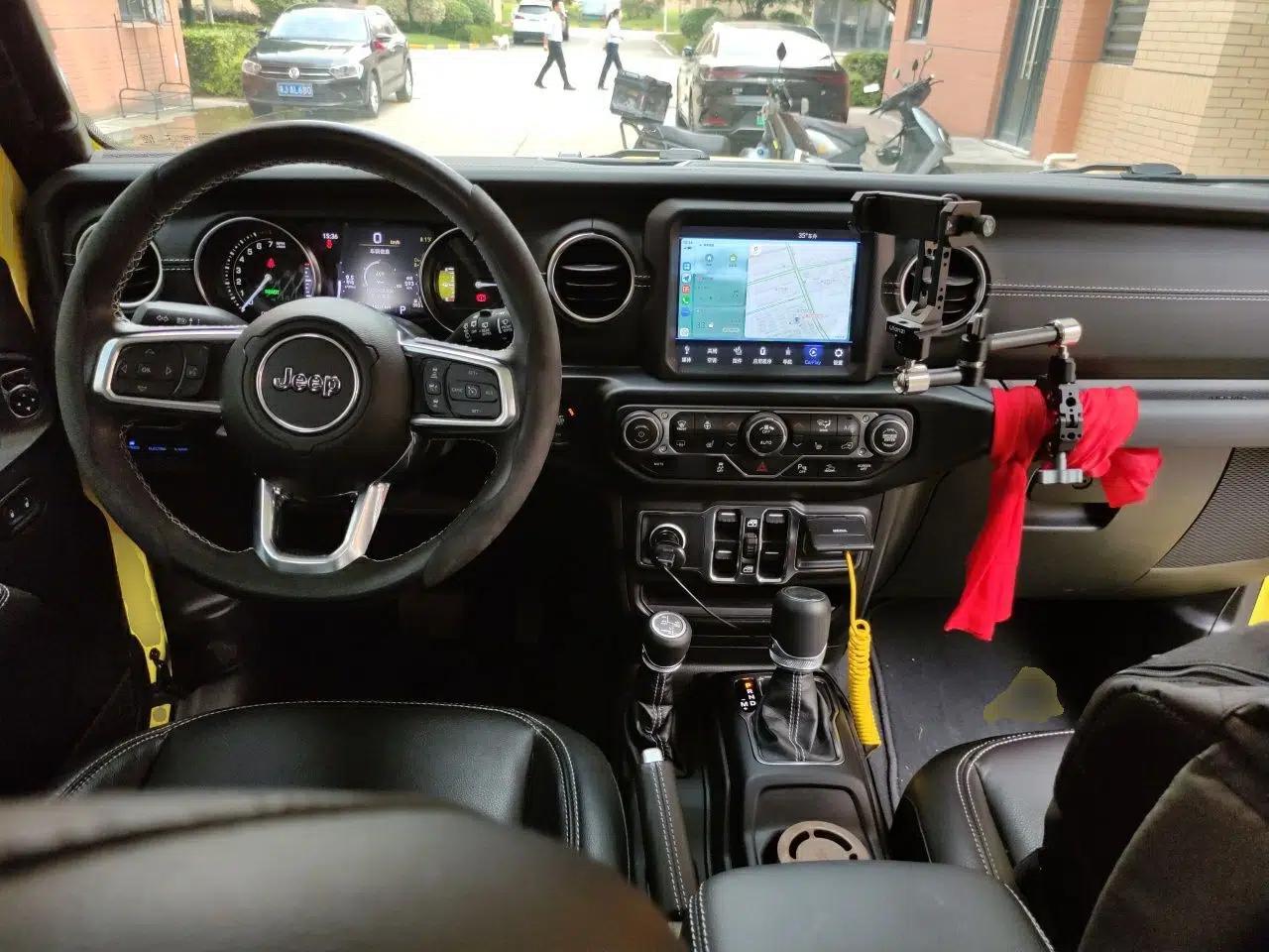 Jeep Wrangler New Energy 2022 Four-Door 2.0T 4xe Sahara Fluorescent Yellow Limited Edition — миниатюра 9