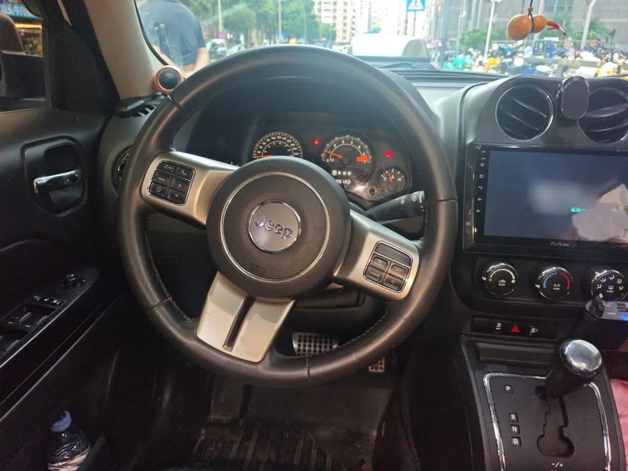 Jeep Patriot 2014 2.0L Sport Edition — миниатюра 10