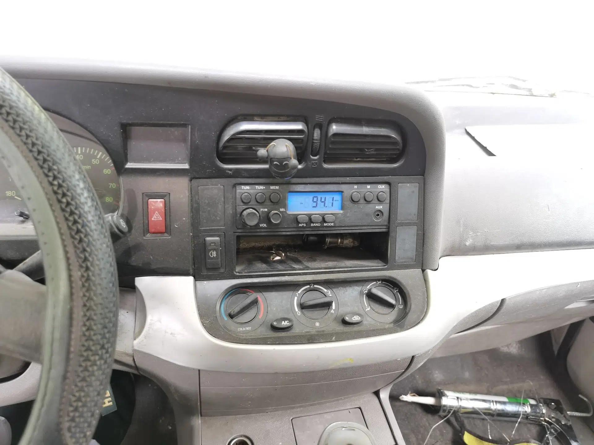 Jinbei Hiace Golden Cup Sea Lion enclosed van, 2.0L displacement, 2 seats, manual transmission. — миниатюра 13