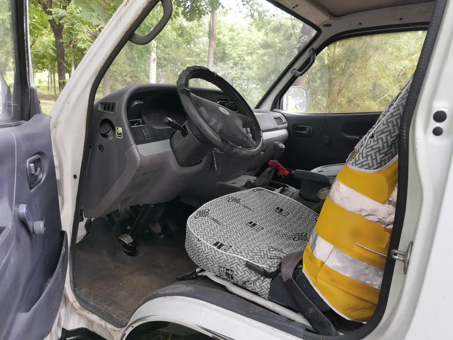 Jinbei Hiace Golden Cup Sea Lion enclosed van, 2.0L displacement, 2 seats, manual transmission. — миниатюра 16
