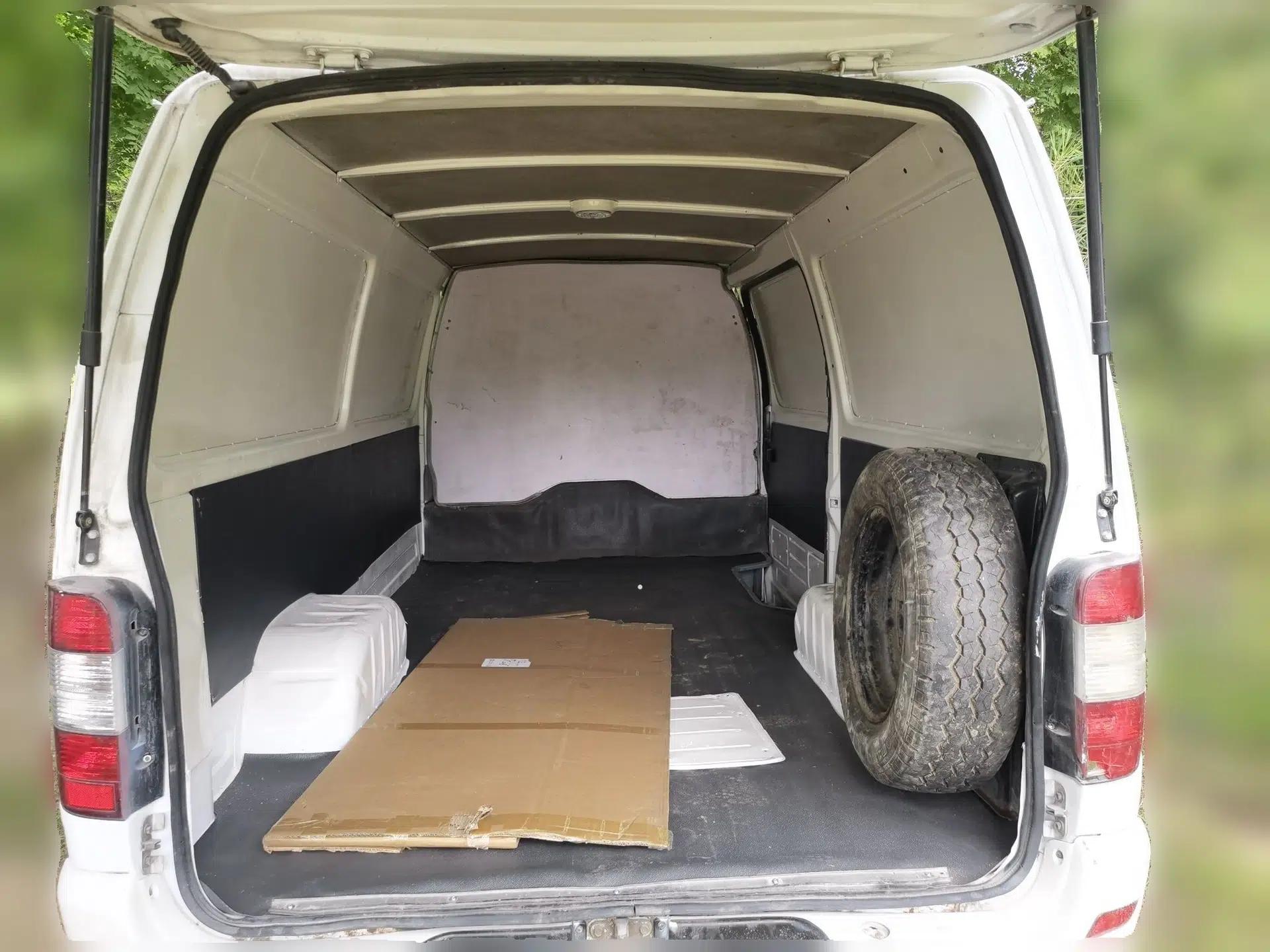 Jinbei Hiace Golden Cup Sea Lion enclosed van, 2.0L displacement, 2 seats, manual transmission. — миниатюра 19