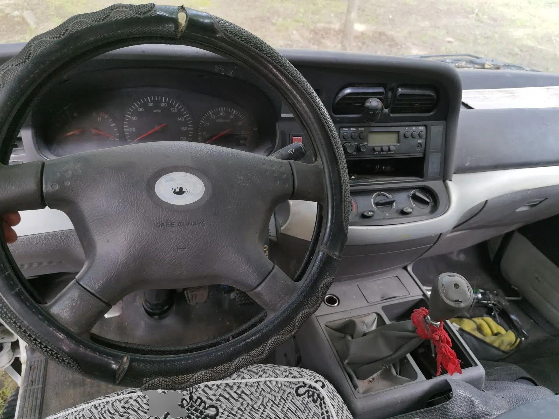 Jinbei Hiace Golden Cup Sea Lion enclosed van, 2.0L displacement, 2 seats, manual transmission. — миниатюра 9