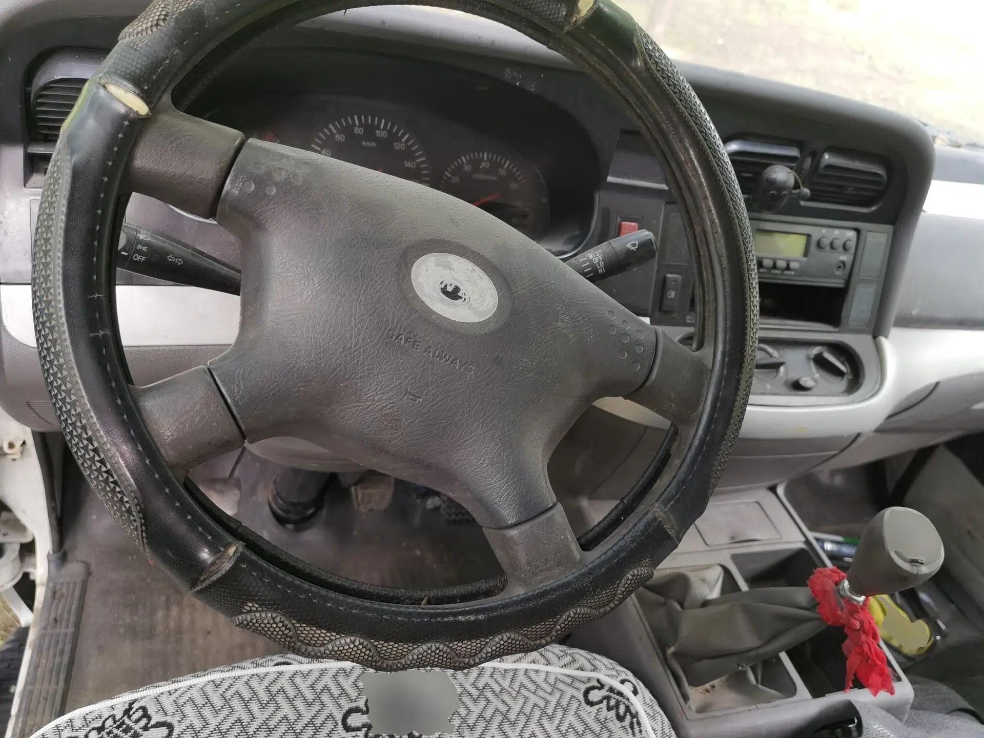 Jinbei Hiace Golden Cup Sea Lion enclosed van, 2.0L displacement, 2 seats, manual transmission. — миниатюра 10