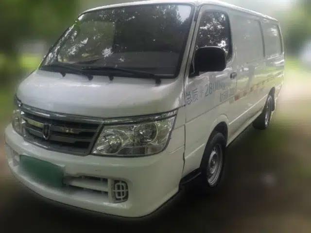 Jinbei Hiace Golden Cup Sea Lion enclosed van, 2.0L displacement, 2 seats, manual transmission.