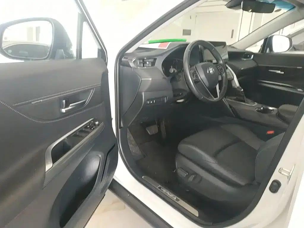 Venza 2023 2.0L CVT 2WD Luxury Edition — миниатюра 12