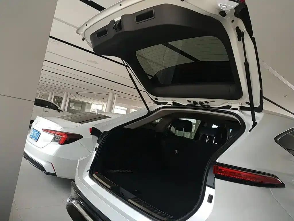 Venza 2023 2.0L CVT 2WD Luxury Edition — миниатюра 15