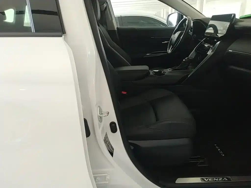 Venza 2023 2.0L CVT 2WD Luxury Edition — миниатюра 20