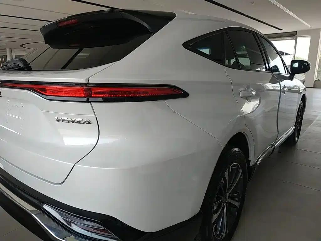 Venza 2023 2.0L CVT 2WD Luxury Edition — миниатюра 24