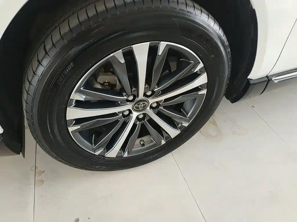 Venza 2023 2.0L CVT 2WD Luxury Edition — миниатюра 25
