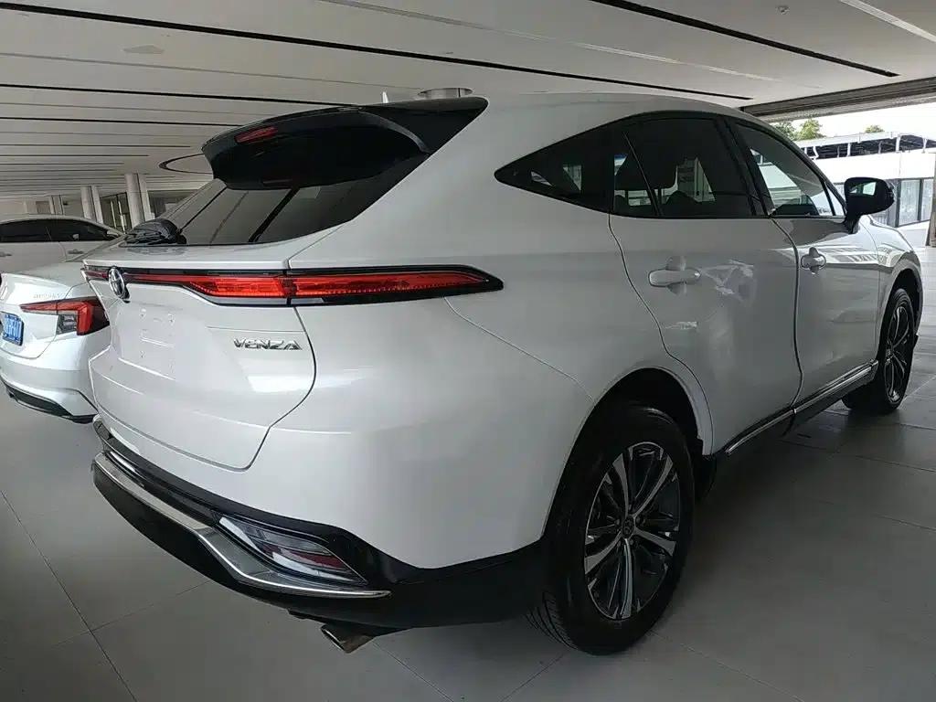 Venza 2023 2.0L CVT 2WD Luxury Edition — миниатюра 5