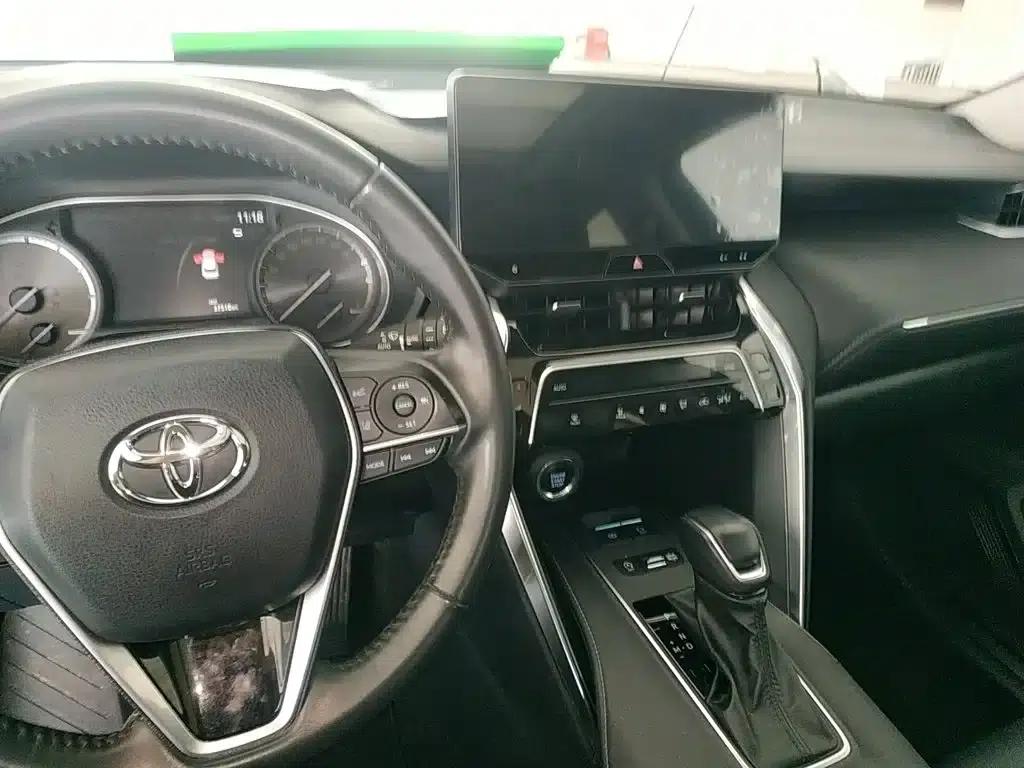 Venza 2023 2.0L CVT 2WD Luxury Edition — миниатюра 6