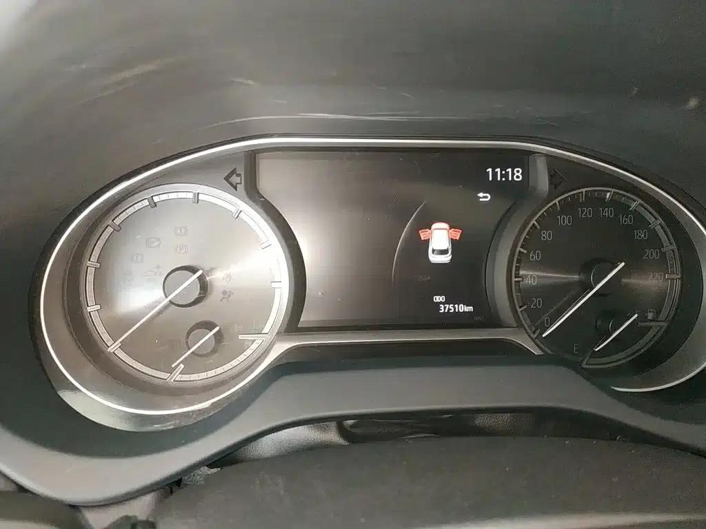Venza 2023 2.0L CVT 2WD Luxury Edition — миниатюра 8