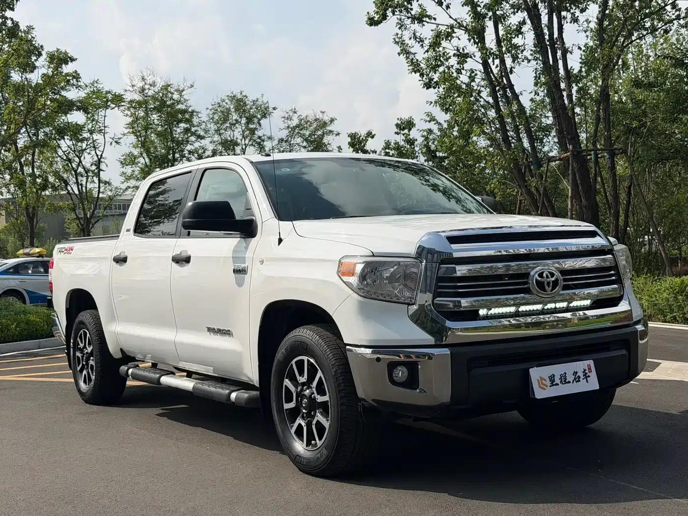 2017 Tundra 5.7L Canadian Spec — миниатюра 3
