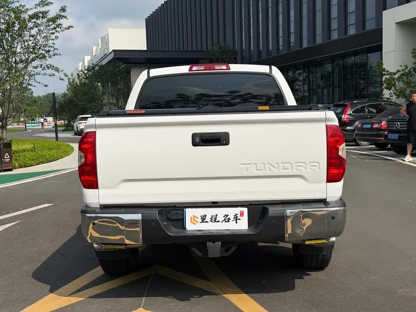 2017 Tundra 5.7L Canadian Spec — миниатюра 6